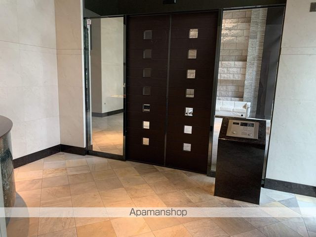 S−RESIDENCE福島LUXEの玄関写真