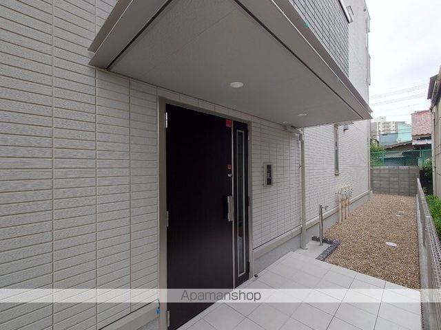 トレンタ 氷室の玄関写真