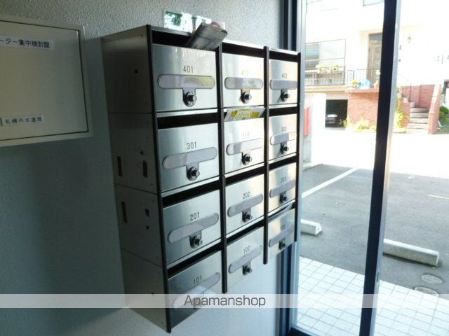 ヴィヴレ平岸の玄関写真