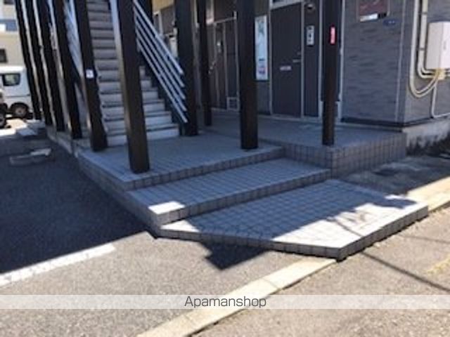 レオパレストガミ ヒルの玄関写真