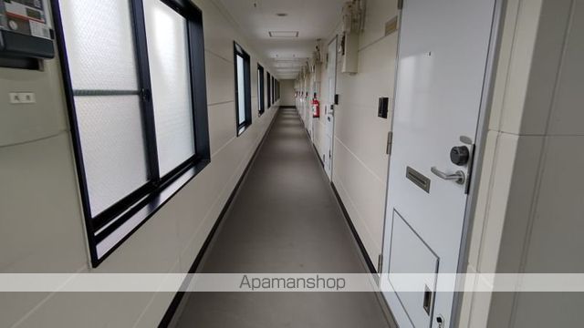 レオパレスタウンコート石川IIの玄関写真