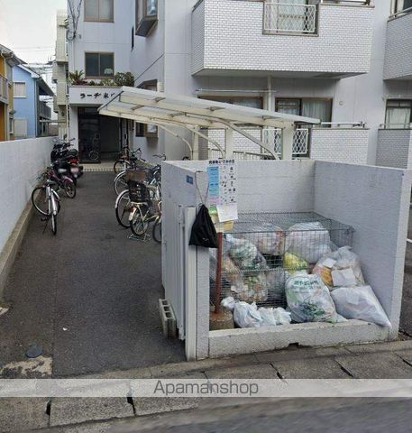 ラーヂ末広の玄関写真