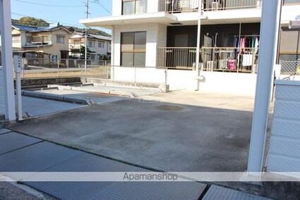 メゾン山本[2LDK/61.16m2]の駐車場