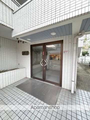 スカイコート横浜山手の玄関写真