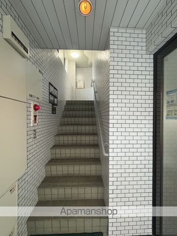 土居ビルの玄関写真