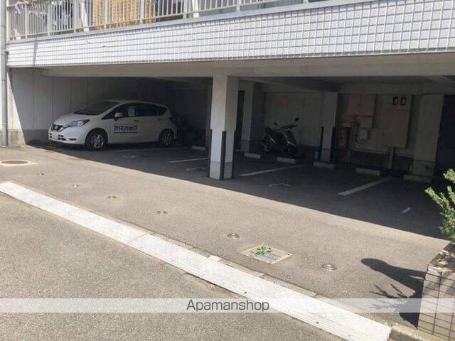 シャルマンフジ和歌山拾弐番館[1K/19m2]の駐車場