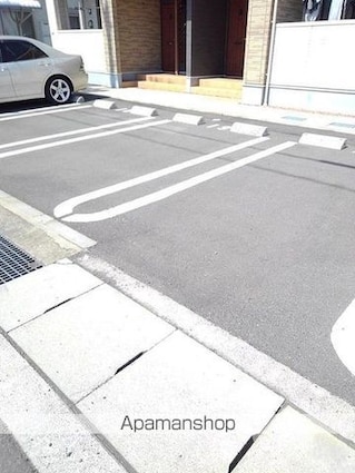 ロータス　Ｄ[2LDK/58.55m2]の駐車場