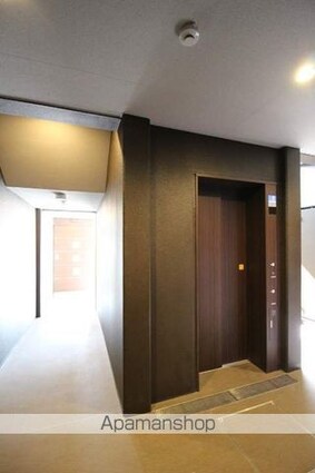 Ｓｈａｌｌｏｗ　Ｇａｒｄｅｎ　Ａ棟[2LDK/64.5m2]のロビー