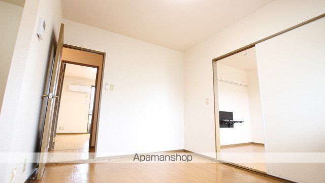 ロイヤルコート鷲巣 伍番館の内装写真