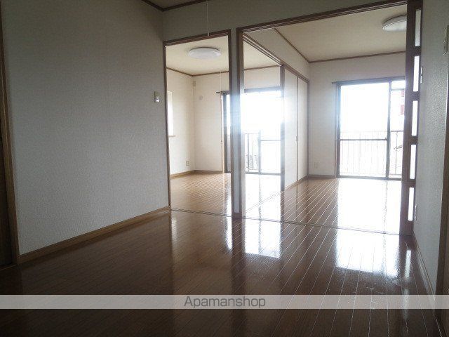 ロイヤルパレス湯川の内装写真