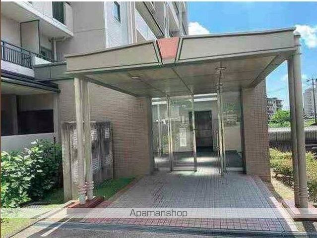 桃花台パークヒルズ五番館の玄関写真