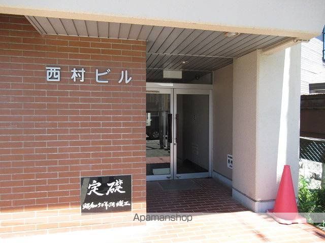 西村ビルの玄関写真