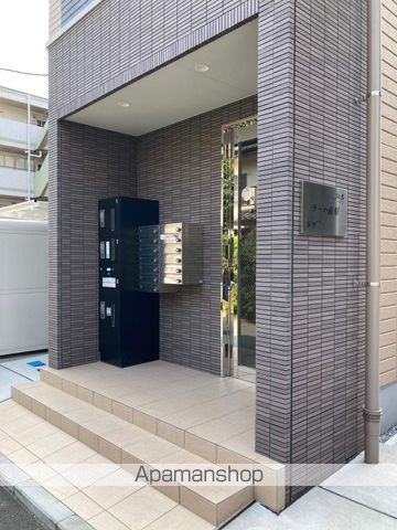 ラーハ前原の玄関写真
