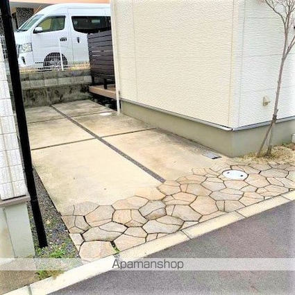 ユニキューブ美崎町[3LDK/63.34m2]の駐車場2