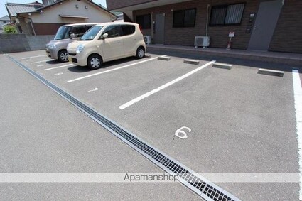 フォブール鶴見Ⅱ[2LDK/59.85m2]の駐車場