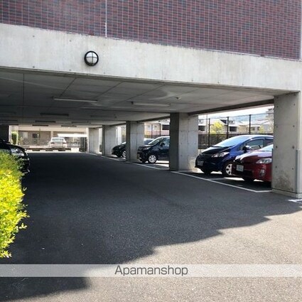 滋賀県湖南市平松北３丁目[3LDK/68.36m2]の駐車場2