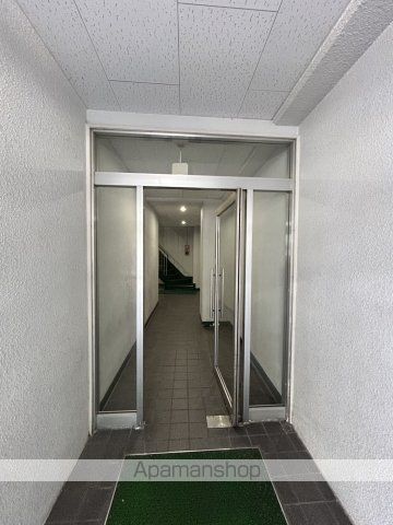 岩崎ビルの玄関写真