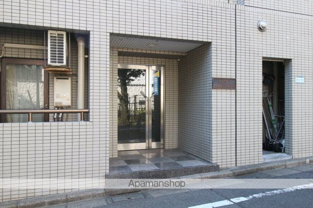 フェルテロアール祐天寺の玄関写真