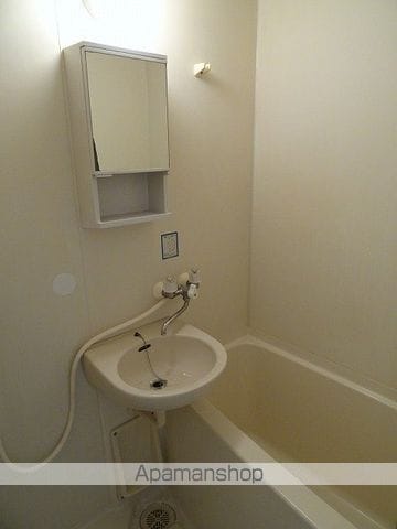 ロイヤルヒルズ泉崎IIの内装写真