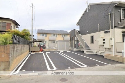 Ｓｕｒｐｒｉｓｅ　Ｓｐａｃｅ　Ｓａｎｔａ　ＧＳ[2LDK/49.05m2]の駐車場