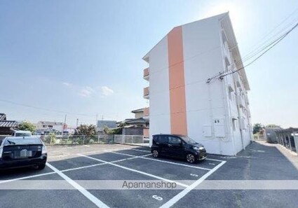 ヴィラ・アンソレイエ香川町[2DK/45.05m2]の駐車場