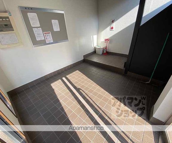 レナジア西京極の玄関写真