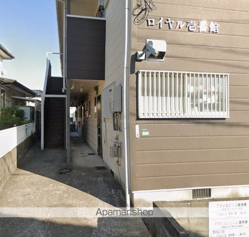 ロイヤル壱番館の玄関写真