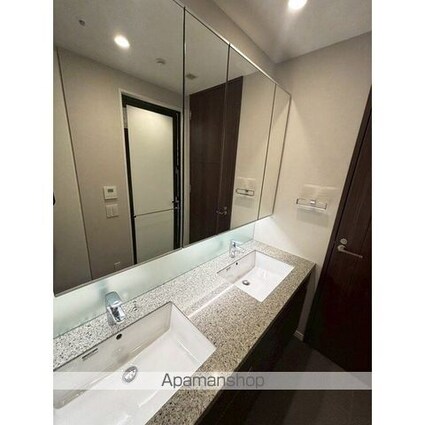 東京都港区麻布台１丁目[4LDK/117.12m2]の洗面所