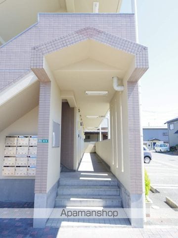 ロイヤルロードの玄関写真