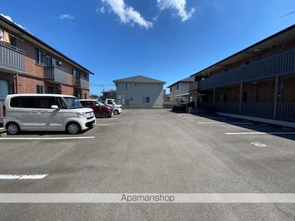 香川県高松市伏石町[1LDK/33.39m2]の駐車場