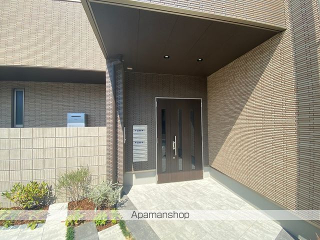 元町カデンツァIIの玄関写真
