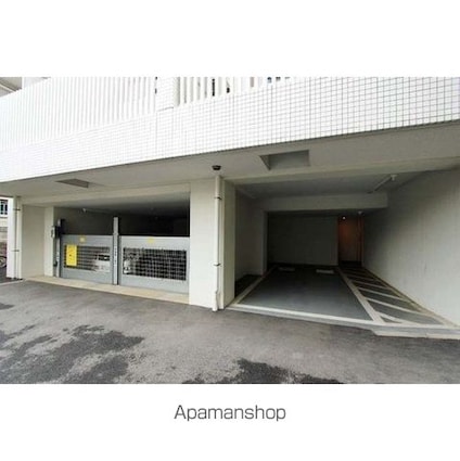 コンフォリア中野[1LDK/41.1m2]の駐車場
