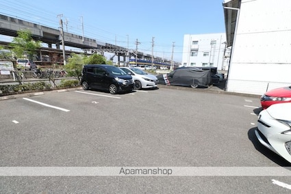 リファルジェント泉　Ａ棟[1K/33.3m2]の駐車場2