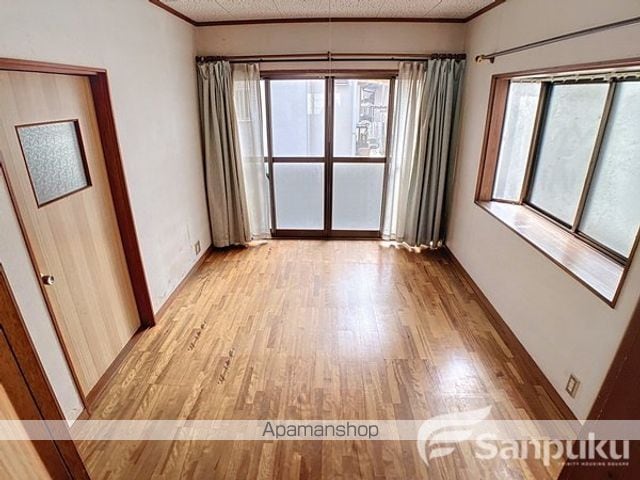 松山市 2階建 築38年の内装写真