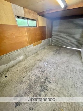 泉谷ハイツ[1K/28m2]の駐車場