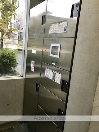 東京都世田谷区代田６丁目[1R/24.67m2]のエントランス3