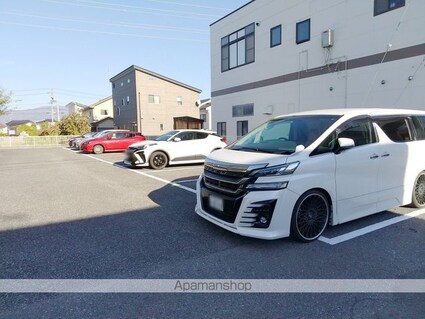 Ｓｕｒｐｌｕｓ　Ｏｎｅアカハネ[1K/28.03m2]の駐車場1