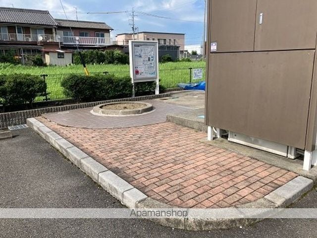 レオパレスメディオの玄関写真