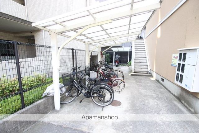 アビタシオン庚午A棟の玄関写真