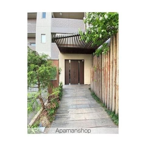 グランディールNAMBAの玄関写真