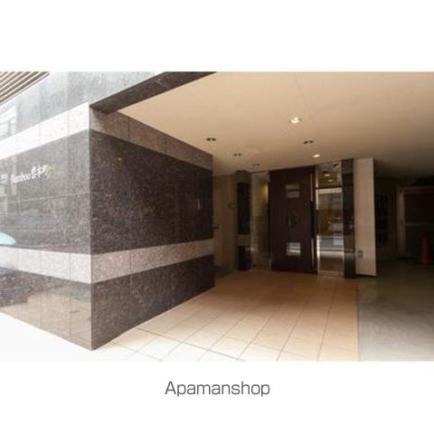 バンブー岩本町の玄関写真