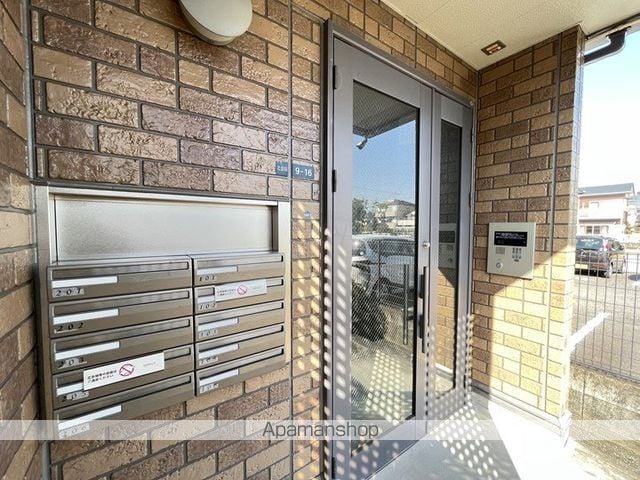 ヴィヴレ北金田の玄関写真
