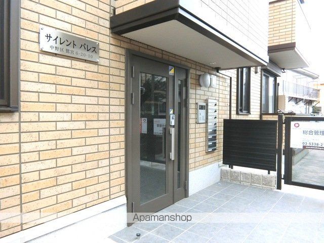 サイレントパレスの玄関写真