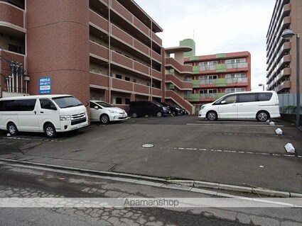 Ｆ・シャルマン[3LDK/57.2m2]の駐車場