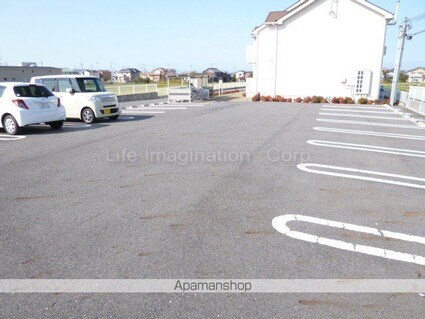 ノース　リバー[2LDK/57.02m2]の駐車場2