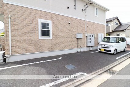 フリーデ・ポライトリー[1R/32.9m2]の駐車場1