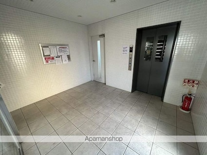 滋賀県草津市野路東６丁目[1DK/30.55m2]のエントランス