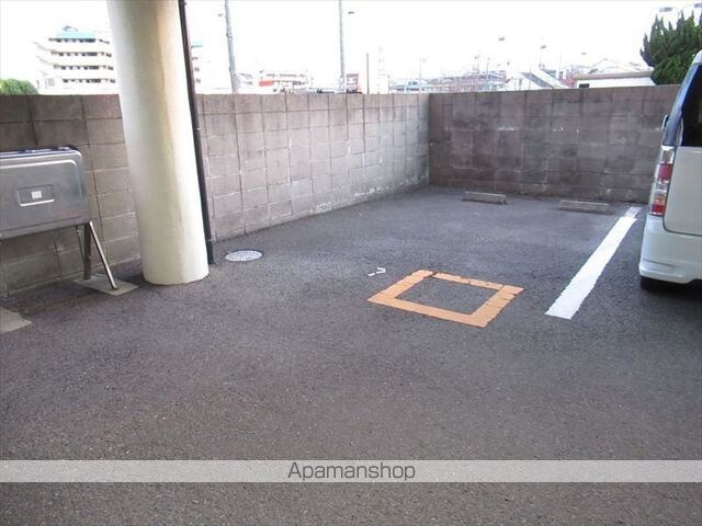 和歌山県和歌山市西庄[2DK/52.11m2]の駐車場