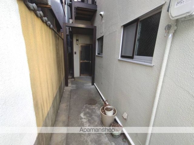 近鉄けいはんな線 吉田駅 徒歩13分 2階建 築69年の玄関写真