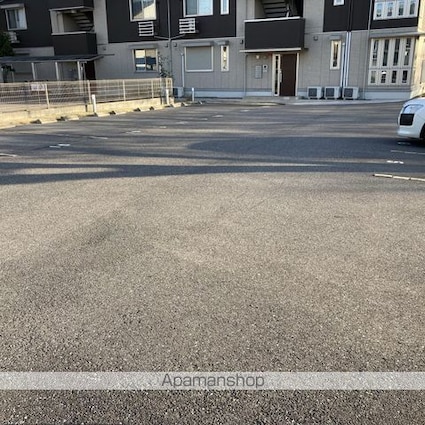 コモレビ　ガーデン[1LDK/42.54m2]の駐車場1